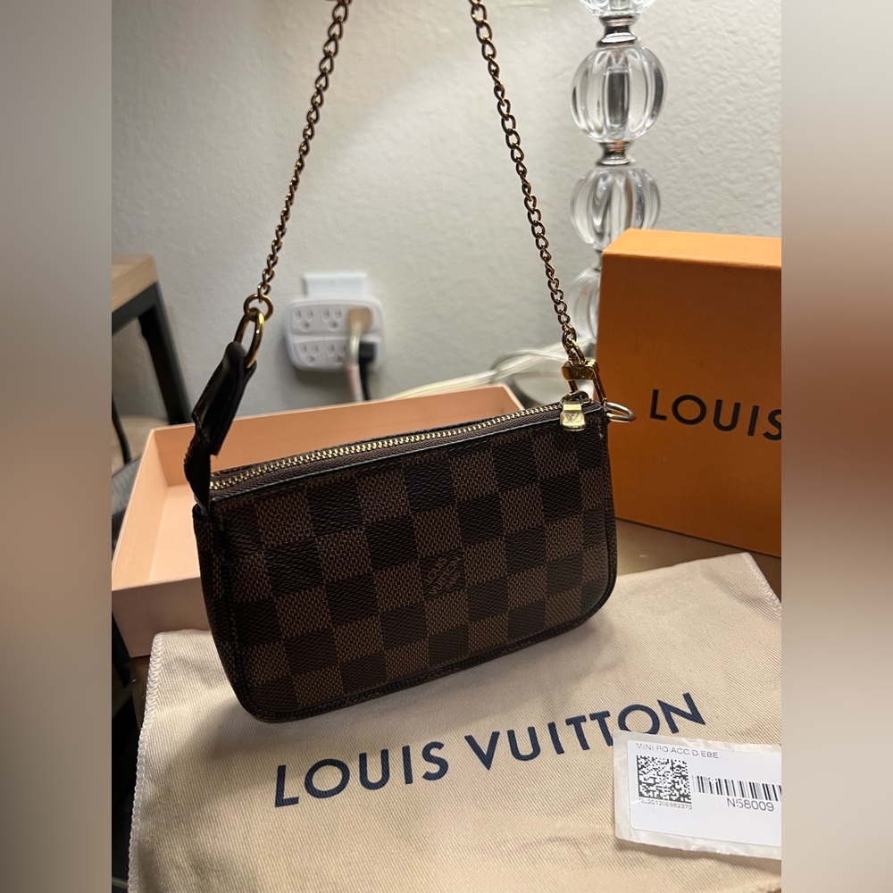 AUTHENTIC Louis Vuitton Mini Pochette Damier Ébène